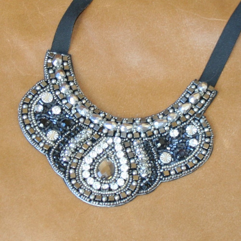 Faux Stone Ribbon Necklace Black